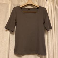 【UNIQLO】ユニクロ リブスクエアネックT（5分袖）グレーのサムネイル