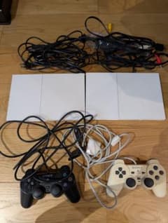 PlayStation 2 本体2個 コントローラー付きのサムネイル