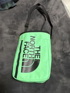 THE NORTH FACE グリーンショルダーバッグのサムネイル