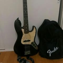 fender Japanのベースギターのサムネイル