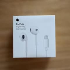 新品未開封 Apple純正 EarPods (Lightning端子)のサムネイル