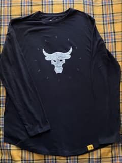 UNDER ARMOUR Project Rock 長袖プリントTシャツ