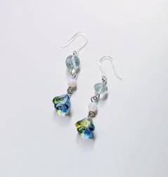 ハンドメイド 樹脂ピアス フラワー 透明感 大人かわいいのサムネイル