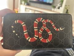 GUCCI 蛇モチーフ 長財布のサムネイル