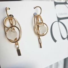 セール中Moon雫イヤリングのサムネイル
