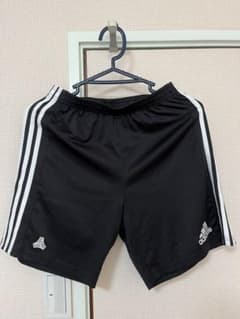 adidas 黒 ハーフパンツ サイドストライプのサムネイル