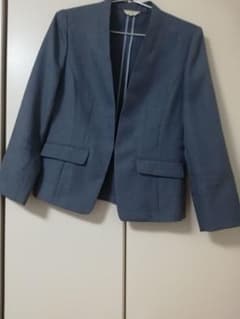 【夏用】綺麗なグレーのノーカラージャケットのサムネイル