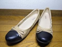 美品 アシックス ペダラ pedale ベージュ ブラック フラットシューズのサムネイル