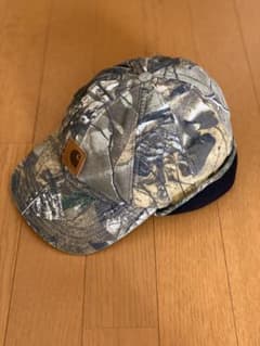 Carhartt  耳あて　リアルツリー　迷彩 帽子 キャップのサムネイル