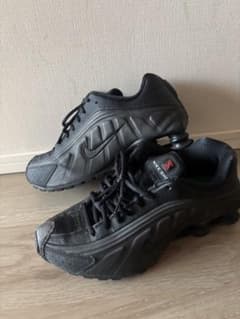 即配送 NIKE SHOX R4 HQ1988-001 ブラック 25.5cmのサムネイル