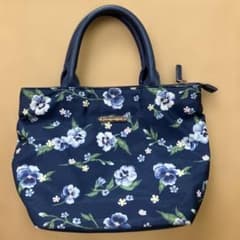passage mignonネイビー　花柄　ナイロン製ハンドトートバッグのサムネイル