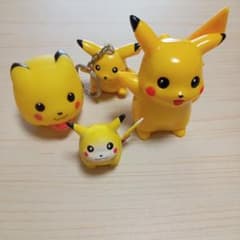 初期 ピカチュウ グッズ 4点セット（おしゃべりフィギュア・モンコレ 他）のサムネイル