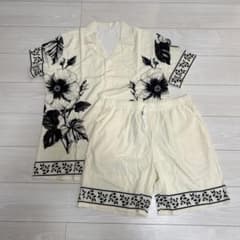 花柄 半袖シャツ ショートパンツ セットアップＸＬのサムネイル