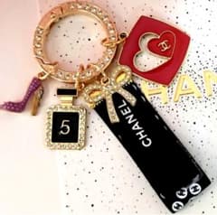 CHANEL　2026バレンタイン限定 ❣️ ハートチャーム♡キーリングのサムネイル