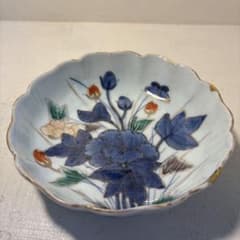 【本金継ぎ】古伊万里 色絵 牡丹文 輪花皿 小皿 骨董 成化年製 有田焼 本金継ぎ】古伊万里 色絵 牡丹文 輪花皿 小皿 骨董 成化年製 有田焼
