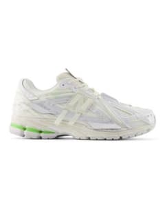 【値下げ】New Balance 1906A ホワイト スニーカーのサムネイル