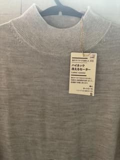 新品タグ付き無印良品ニットのサムネイル
