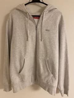 ※最終値下げ11/23〜25まで【美品★】Supreme パーカーのサムネイル