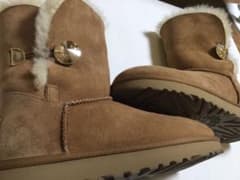 UGG スワロフスキー　23cm チェスナットのサムネイル