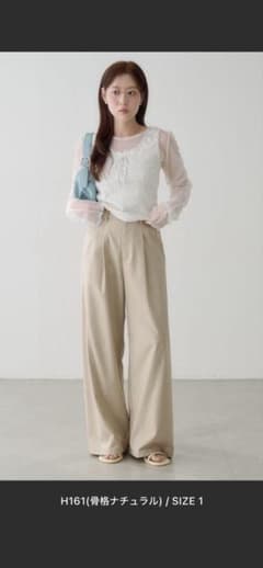 kastane ワイドパンツ ベージュ タック入りのサムネイル