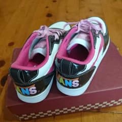 新品タグ付き ★vans スニーカー23.5㎝のサムネイル