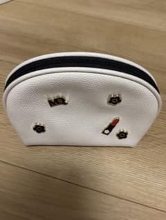【ほぼ未使用】MARY QUANT ポーチ　アイボリーのサムネイル