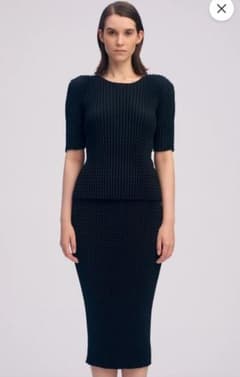 ISSEY MIYAKE SPONGY 半袖 ブラック ISSEY MIYAKE SPONGY 半袖 ブラック - メルカリ