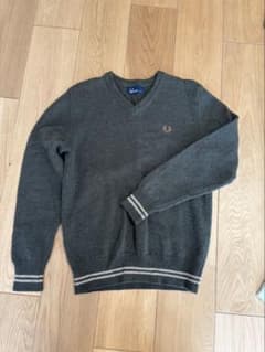 FRED PERRY ダークグレー Vネックセーターのサムネイル