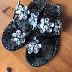 ☆新品 真夏の素足にキラリ☆彡とても履きやすいサンダルのサムネイル