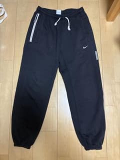 れ*ん様 NIKE STANDARD ISSUE スウェットパンツ ブラック Mのサムネイル