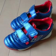 ＹＵＫＩ様専用子ども umbro  サッカースニーカー 17cmのサムネイル