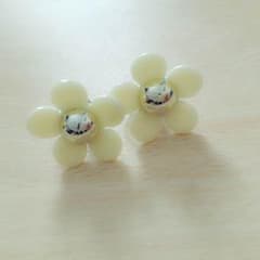 フラワーイヤリングのサムネイル