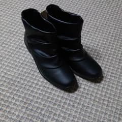 ショートブーツのサムネイル