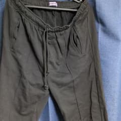 プニュズ4のサイズの黒いズボン！