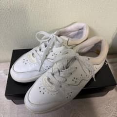 LA GEAR（LAギア）の白のスニーカー（中古）のサムネイル