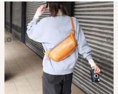 HERZ ヘルツ レザー ショルダーバッグ ボディバッグ キャメルのサムネイル