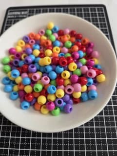 97.カラフルな丸型ビーズ 8ミリのサムネイル
