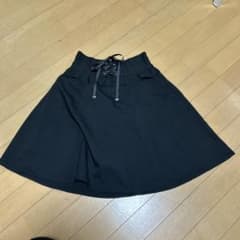 黒 フリル付き リボン紐 ひざ丈フレアスカートのサムネイル