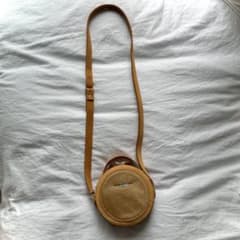 CARVEN レザーショルダーバッグ ラウンド　キャメルのサムネイル
