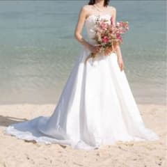 Aライン　ウエディングドレスのサムネイル