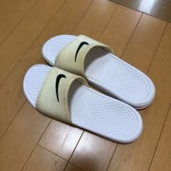NIKE ベナッシサンダル　旧モデル　白のサムネイル