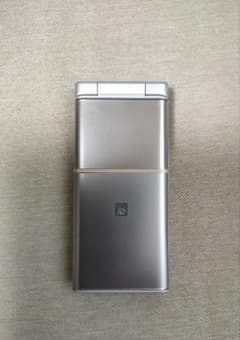 au/UQ mobile  MARVERA KYF35 シルバー おまけありのサムネイル