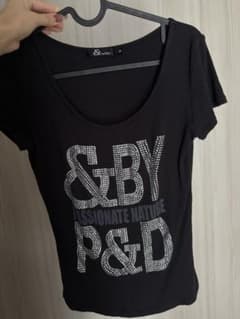 & by P&D ラインストーンロゴ Tシャツのサムネイル