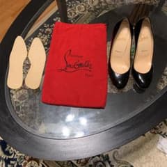 Christian Louboutin 黒のエナメル ハイヒールとパンプスのサムネイル