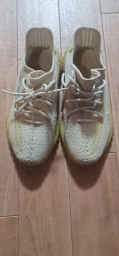 adidas YEEZY BOOST 350 V2 スニーカーのサムネイル