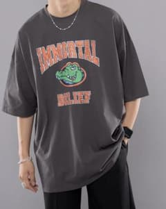 Kutir ワニカレッジビッグTシャツ チャコールグレーのサムネイル