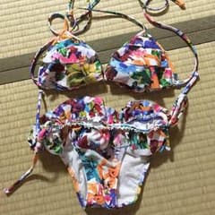 新品 PEAK&PINE フラワービキニのサムネイル