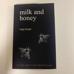 洋書　milk and honey - rupi kaurのサムネイル