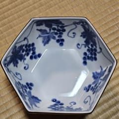 六角形 ぶどう模様 鉢のサムネイル
