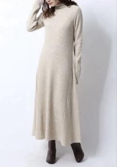Mila Owen ベージュ長袖ニットワンピースのサムネイル
